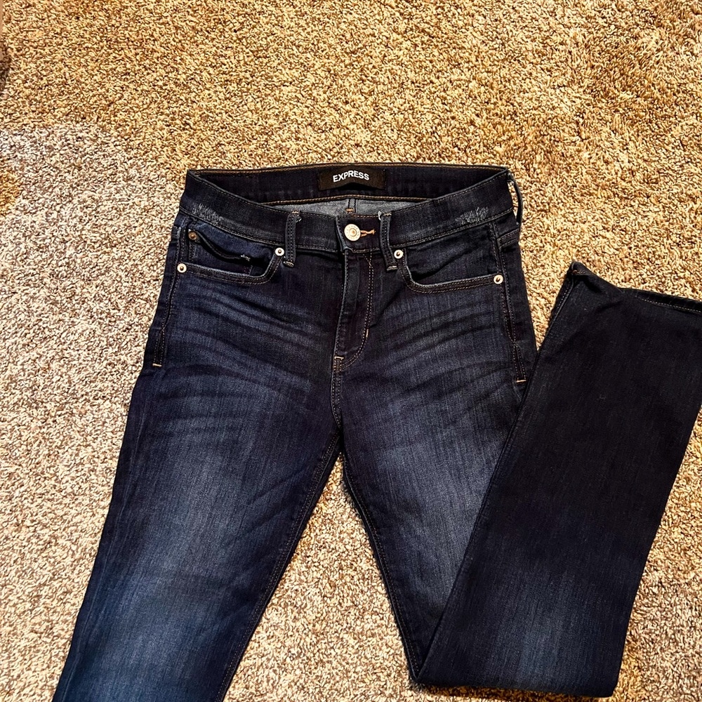 Mid-Rise. Barely boot jeans